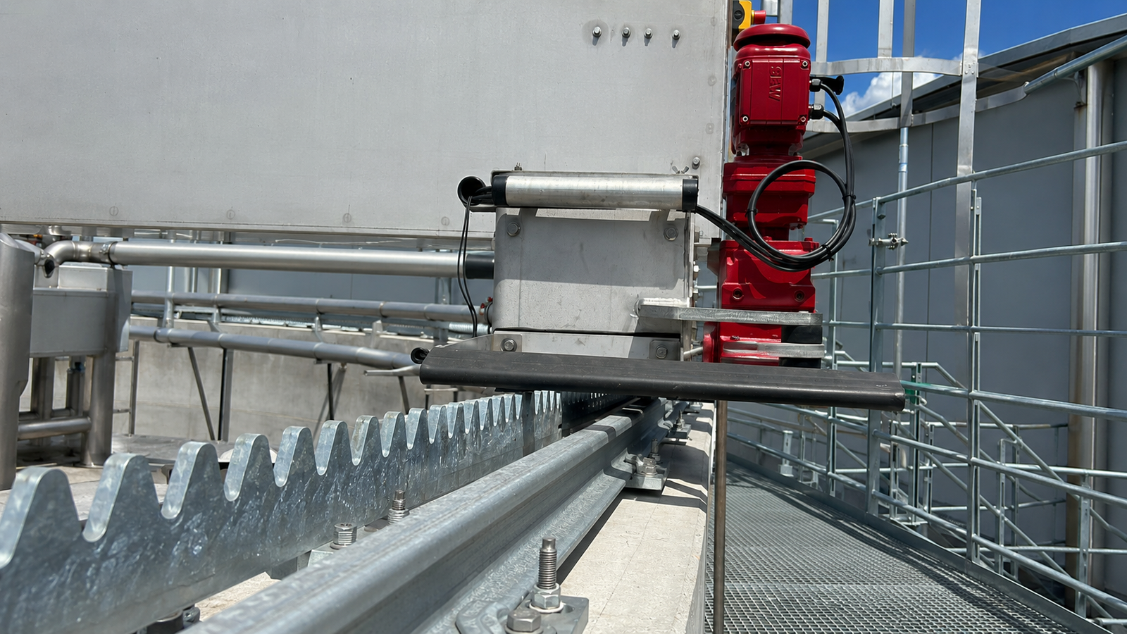 Räumerfahrwerk mit Vignolschiene und Zahnstangenantrieb